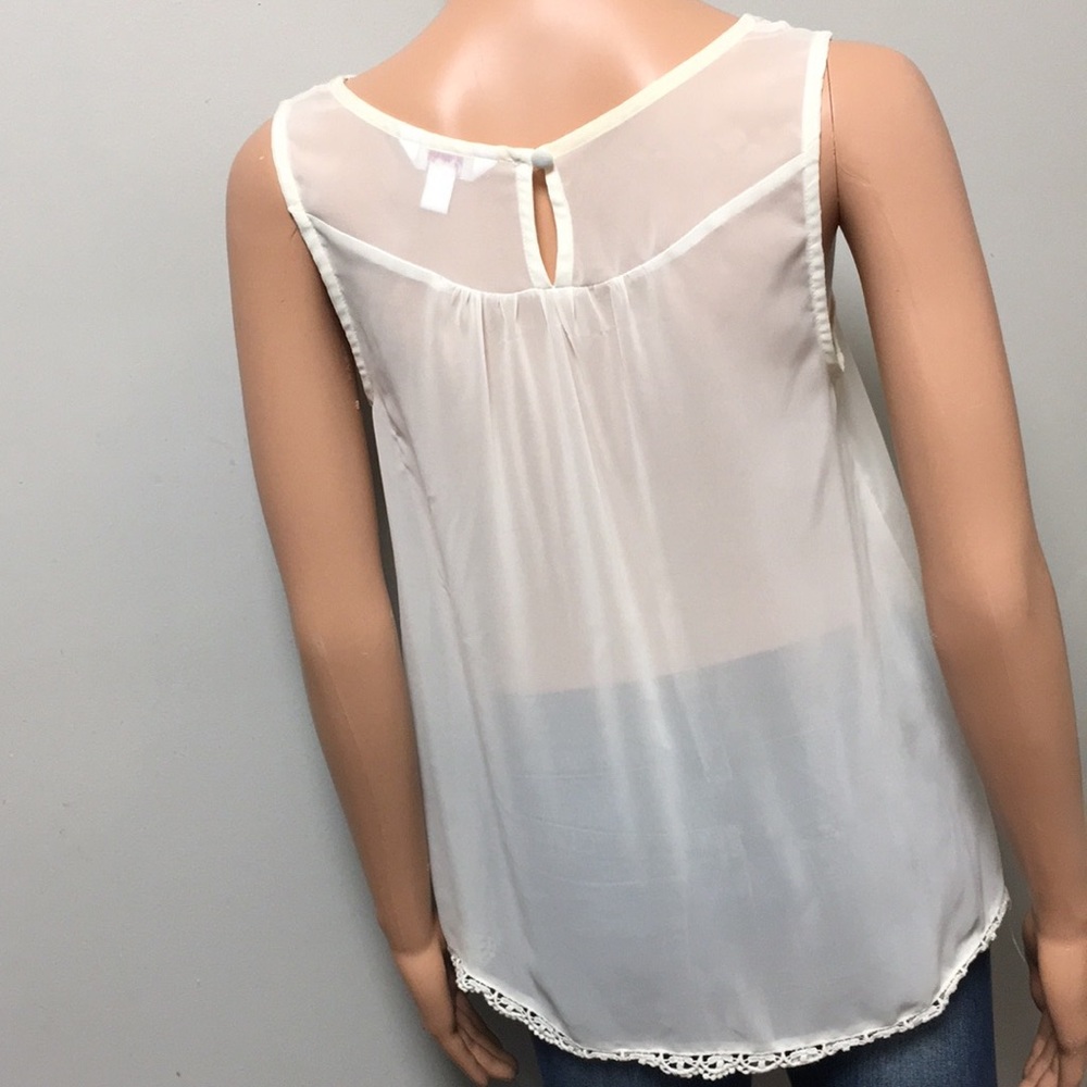 Candie’s Blouse - Picture 2 of 8
